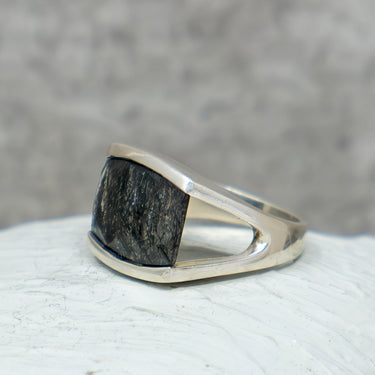 Black Rutile